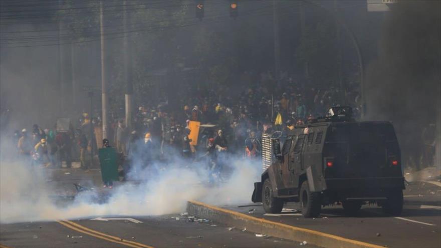 Policía de Ecuador reprime marcha pacífica de indígenas en Quito 