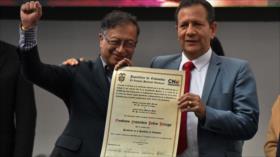 Gustavo Petro recibe credencial oficial de presidente de Colombia