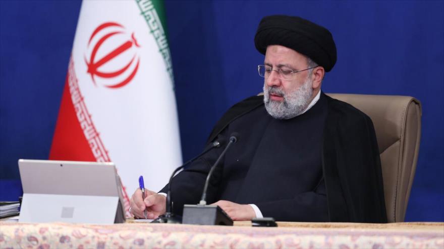 El presidente de Irán, Ebrahim Raisi, durante una reunión laboral, Teherán, capital persa.