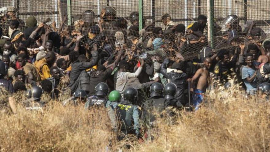 Denuncian maltrato de Marruecos a migrantes; España lo aplaude