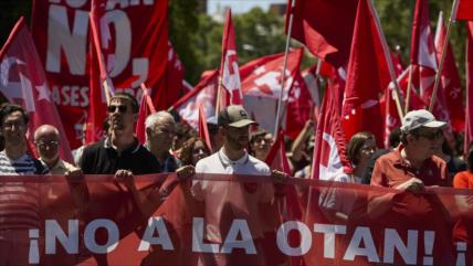 Españoles exigen disolución de OTAN en masiva marcha en Madrid 