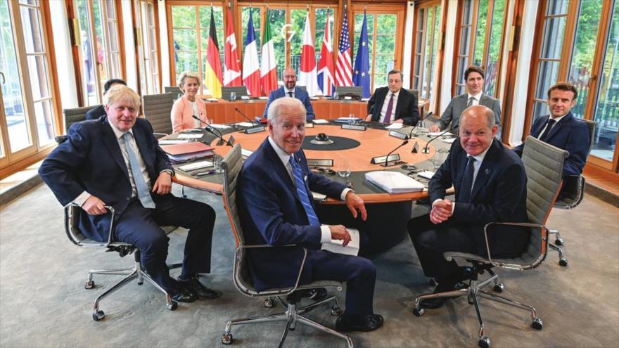 Líderes del G7 y otros de la UE en una reunión durante la cumbre del grupo en el castillo de Elmau, sur de Alemania, 26 de junio de 2022. (Foto: AFP)