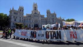 Miles de españoles protestan en Madrid contra la cumbre de la OTAN