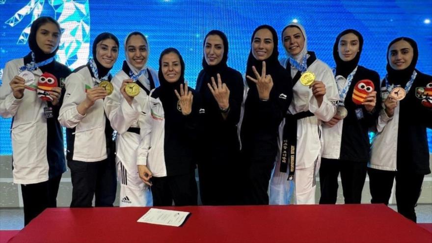 Selección femenina iraní de taekwondo se proclama campeona de Asia 2022, Chuncheon, 27 de junio de 2022.