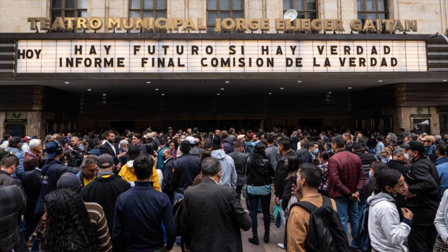 Asistentes llegan para la presentación del informe de la Comisión de la Verdad de Colombia, Bogotá, 28 de junio de 2022. (Foto: Getty Images)