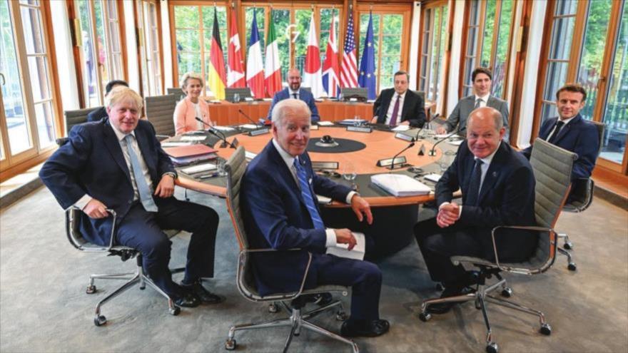 Líderes del G7 y otros de la UE en una reunión durante la cumbre del grupo en el castillo de Elmau, sur de Alemania, 26 de junio de 2022. (Foto: AFP)

