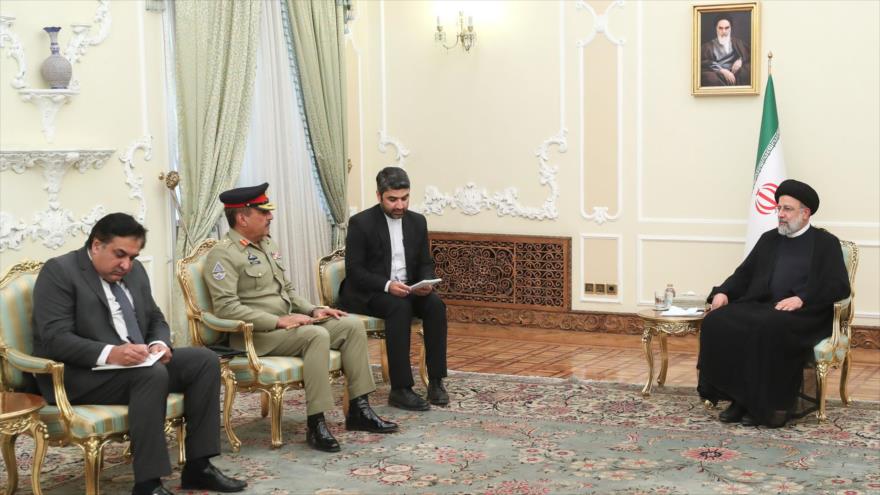  El presidente de Irán, Seyed Ebrahim Raisi (dcha.), se reúne con el teniente general Nadim Reza Nishan, en Teherán, 28 de junio de 2022. (Foto: president.ir)