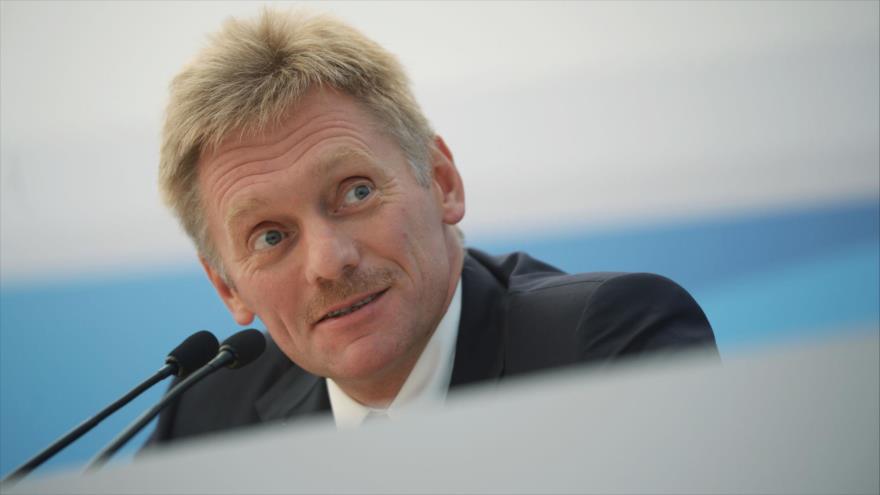 El portavoxz del Kremlin, Dmitri Peskov, durante un discurso, San Petersburgo, 5 de deciembre de 2021. (Foto: AP)