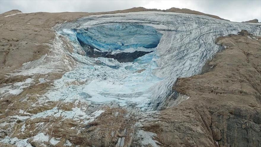 Un desprendimiento de rocas, hielo y nieve ocurrió en el monte Marmolada, en los Alpes italianos, 3 de julio de 2022.