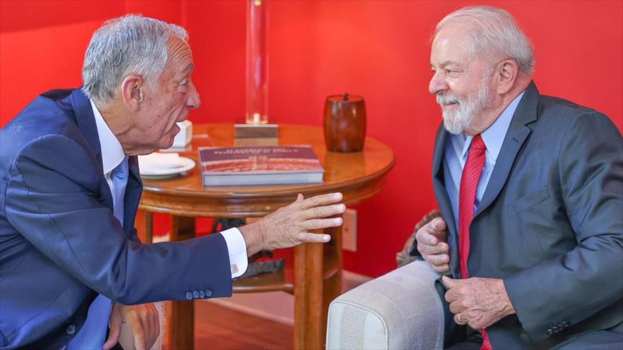 El presidente de Portugal, Marcelo Rebelo de Sousa (izda.), se reúne con el expresidente de Brasil Luiz Inácio Lula da Silva en Brasilia, 3 de julio de 2022.