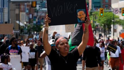 Remece ira por violencia policial contra negros en EEUU; hay marchas