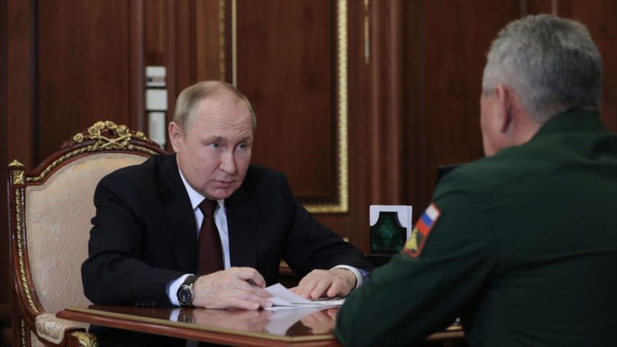 Putin ordena premiar a militares rusos por liberación de Lugansk