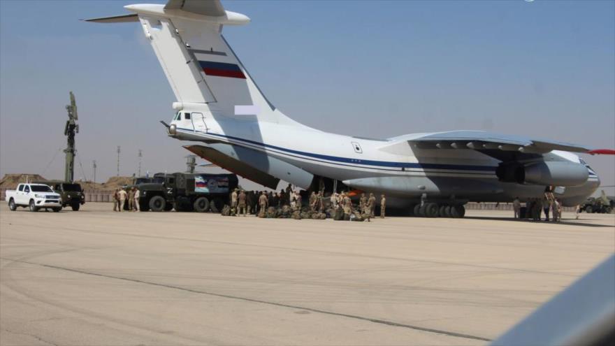 Paracaidistas rusos arriban a la región de Al-Qamishli, noreste de Siria, 4 de julio de 2022.