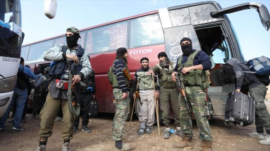 Integrantes de Hayat Tahrir Al-Sham, liderada por Frente Al-Nusra, en provincia de Alepo, en el norte de Siria. (Foto: Getty Images)