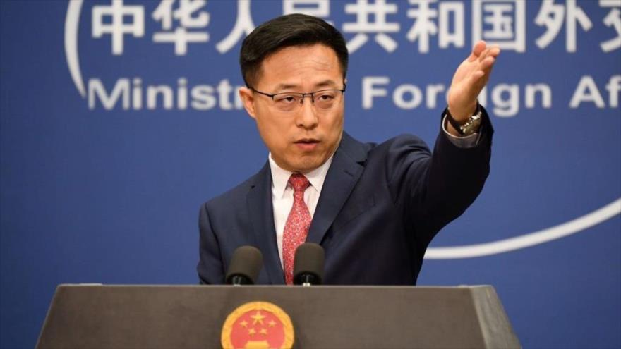 El portavoz de la Cancillería de China, Zhao Lijian, en una rueda de prensa, Pekín, 8 abril de 2021. (Foto: Getty images)