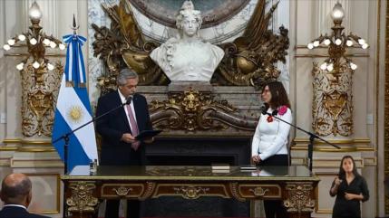 Ministro de Economía argentino renuncia en plena crisis cambiaria