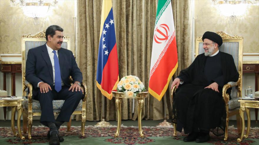 El presidente de Irán, Ebrahim Raisi (dcha,) y su par venezolano Nicolás Maduro se reúnen en Teherán, 11 de junio de 2022. (Foto: President.ir)