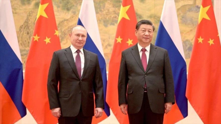 Presidente ruso, Vladimir Putin (izq.) y su par chino, Xi Jinping, se reúnen en Pekín, China, 4 de febrero de 2022. (Foto: Getty Images)