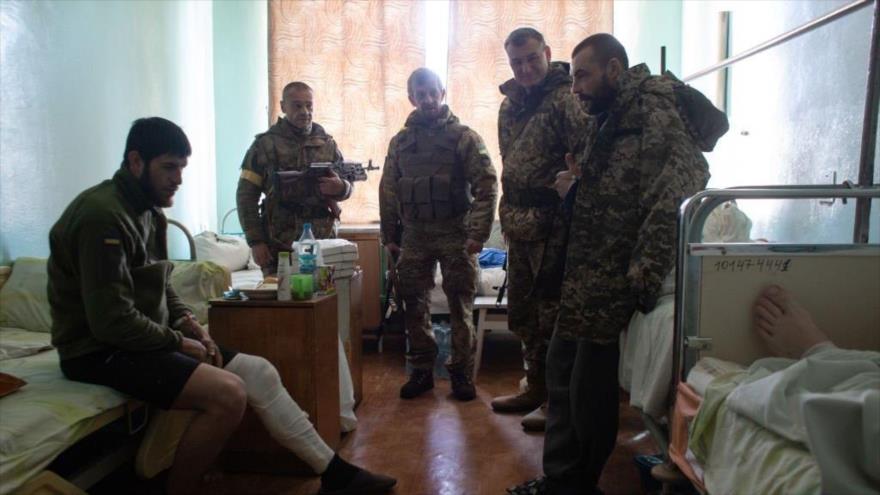 Soldados ucranianos en un hospital en la ciudad ucraniana de Brovary, 10 de marzo de 2022. (Foto: Getty Images)