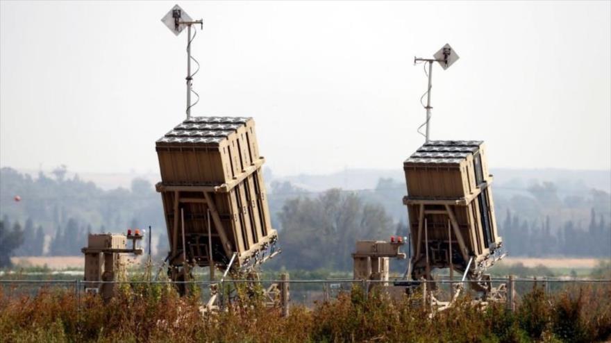 El sistema antimisiles israelí Cúpula de Hierro desplegados en la ciudad de Sderot, territorios ocupados palestinos, 24 de abril de 2021. (Foto: AFP)