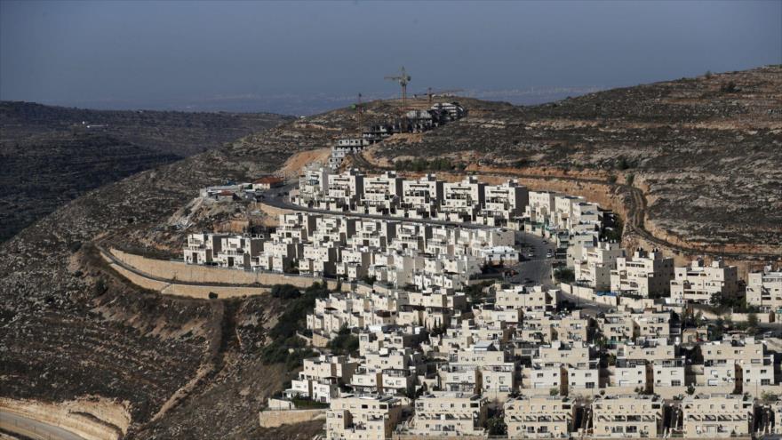 Vista general del asentamiento israelí de Givat Zeev, cerca de la ciudad palestina de Ramalá en Cisjordania ocupada. (Foto: AFP)