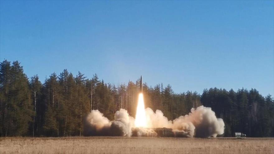 Sistema táctico-operativo Iskander lanza un misil contra instalaciones de infraestructura militar de Fuerzas Armadas de Ucrania, 25 de marzo de 2022.