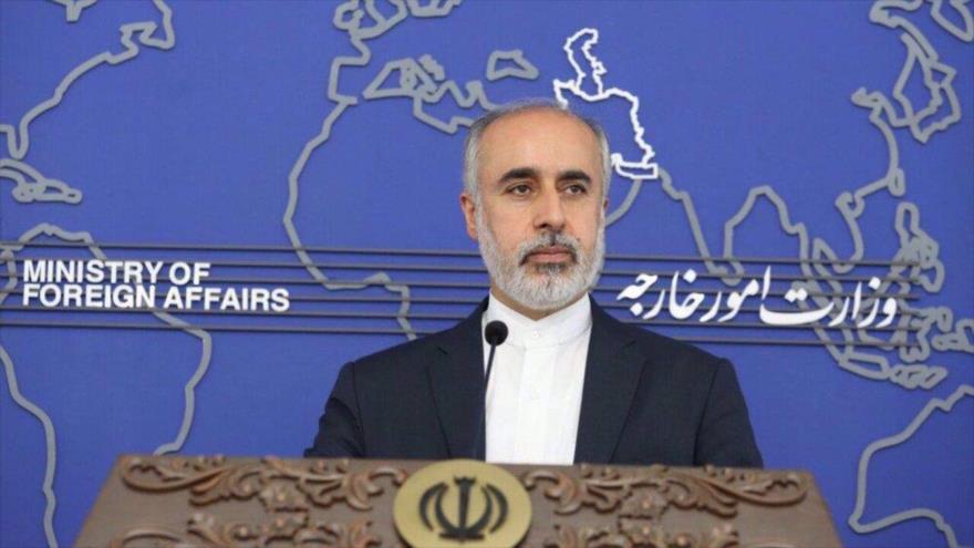 El portavoz de la Cancillería iraní, Naser Kanani, ofrece una rueda de prensa en Teherán, la capital.