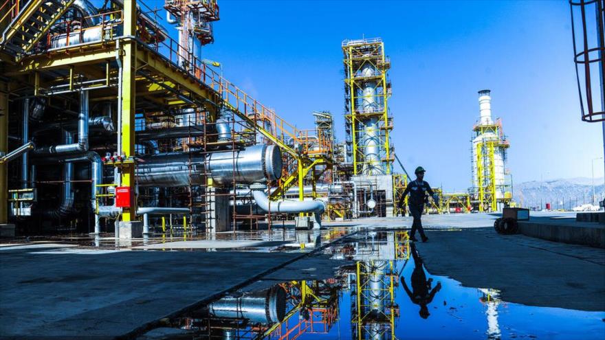 Irán subirá un 54 % producción en sector petroquímico hasta 2025 | HISPANTV