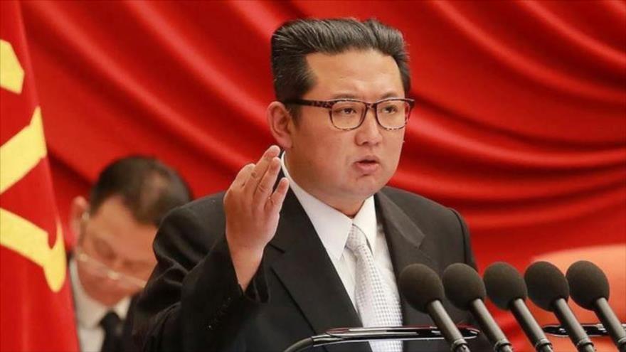 Líder norcoreano, Kim Jong-un, durante una ceremonia gubernamental en Pyongyang, Corea del Norte, 1 de enero de 2022.