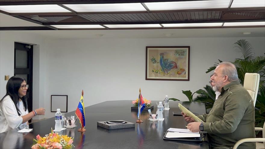La vicepresidenta de Venezuela, Delcy Rodríguez, (izq.) en el encuentro con el primer ministro de Cuba, Manuel Marrero, Cuba, 15 de julio de 2022. 
