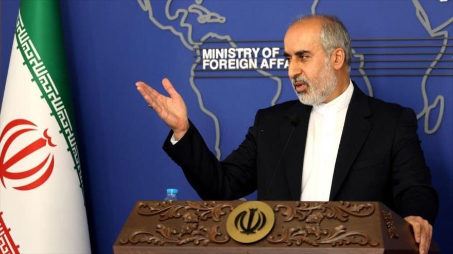 El portavoz de la Cancillería de Irán, Naser Kanani, ofrece una rueda de prensa en Teherán, Irán, 13 de julio de 2022. (Foto: AFP)