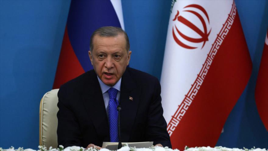 El presidente turco, Recep Tayyip Erdogan, habla durante una conferencia de prensa en Teherán, 19 de julio de 2022. (Foto: AFP)