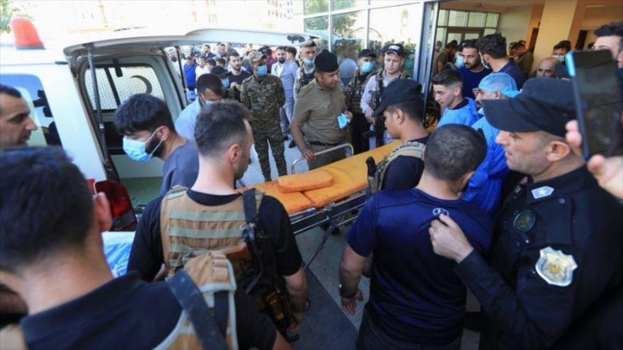 Fuerzas de seguridad se reúnen frente a un hospital después de un ataque turco, en Zajo, Irak, 20 de julio de 2022. (Foto: Reuters)