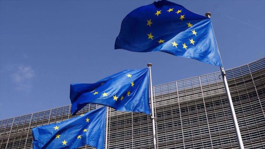 Las banderas de la Unión Europea ondean frente a la sede de la Comisión Europea en Bruselas, Bélgica. (Foto: Reuters)