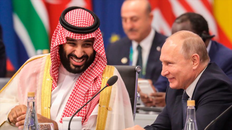 El príncipe heredero saudí, Bin Salman (izda.), y el presidente ruso, Vladimir Putin, en la cumbre de G-20, Argentina, 30 de noviembre de 2018. (Foto: AFP)