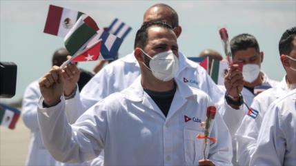 1.º grupo de médicos cubanos llega a México, ¿los rusos en camino?