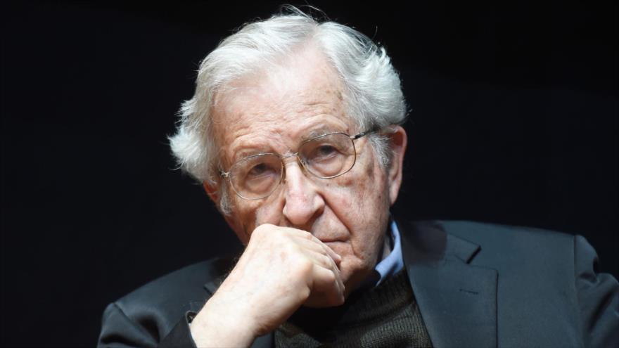 Politólogo estadounidense Noam Chomsky.