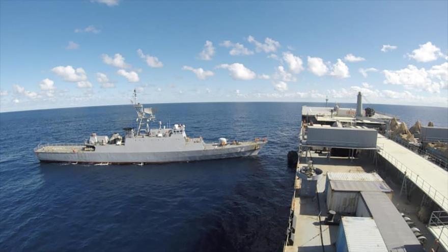 Buques de guerra iraníes se ven en el océano Atlántico, 10 de junio de 2021. (Foto: AP)