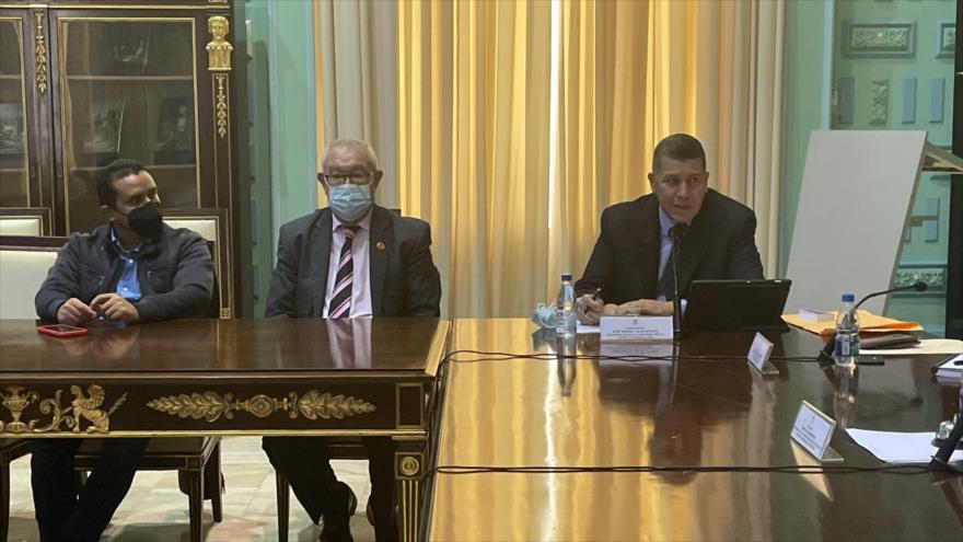 Presentación del Plan de Trabajo al embajador venezolano José Rafael Silva Aponte (dcha.) ante Irán, 27 de julio de 2022.