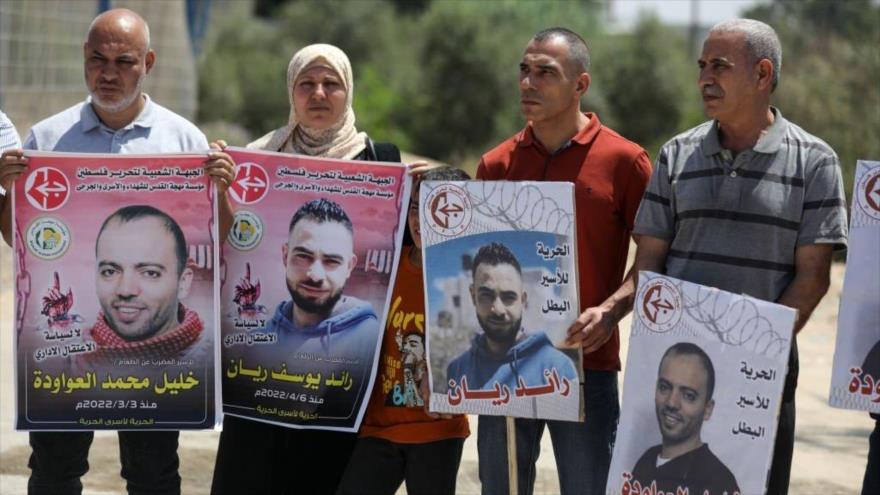 Palestinos protestan en solidaridad con los presos en las cárceles israelíes en el norte de la Franja de Gaza, 5 de junio de 2022. (Foto: Getty Images)