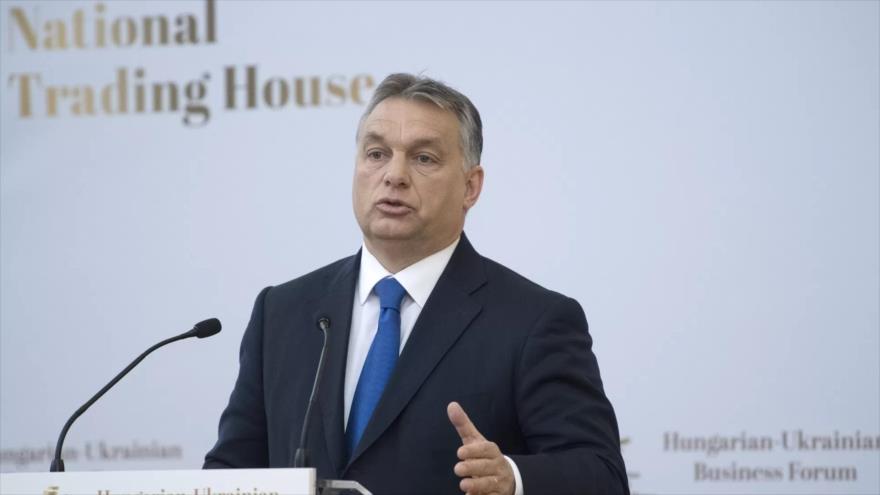El premier de Hungría, Viktor Orbán, habla durante el foro empresarial húngaro-ucraniano en la Universidad de Debrecen, 25 de noviembre de 2016.