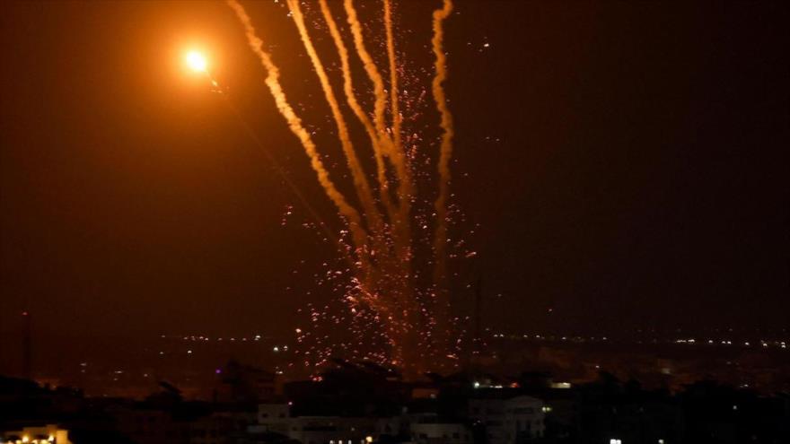 ‘130 cohetes en 10 minutos’; soldados israelíes huyen de sus bases | HISPANTV
