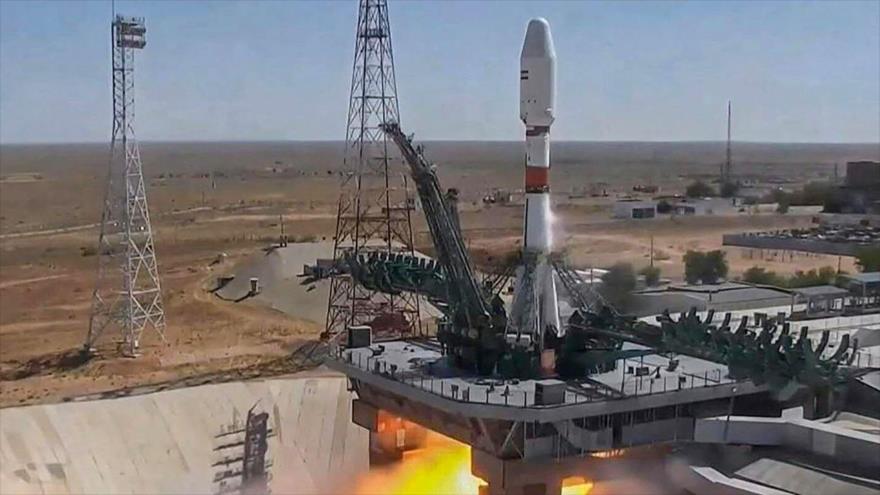 Un cohete ruso lanza el satélite iraní Jayam al espacio desde el cosmódromo de Baikonur, en Kazajistán, 9 de agosto de 2022. (Foto: AFP)