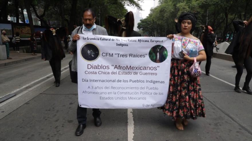 Marchan en México para acabar con la discriminación contra indígenas