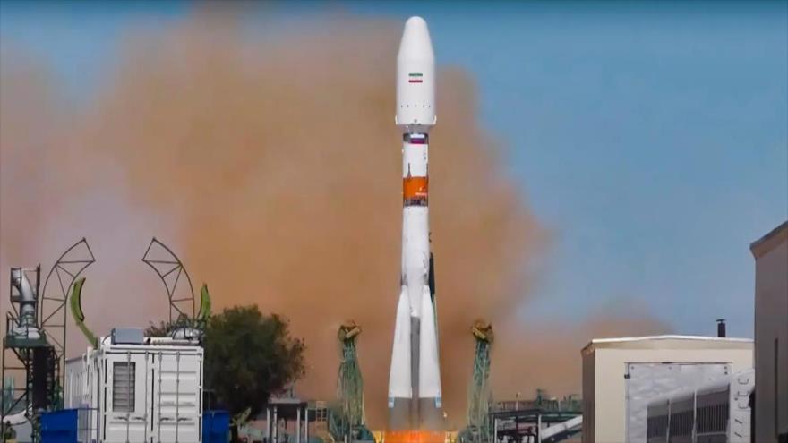 Cohete ruso lanza el satélite iraní Jayam al espacio desde el cosmódromo de Baikonur, en Kazajistán, 9 de agosto de 2022.