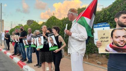 Manifestantes exigen liberación de preso palestino en Tel Aviv