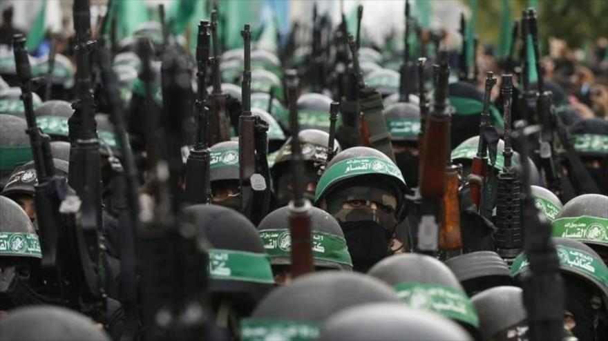 Combatientes Brigadas de Ezzedin al-Qassam, brazo armado de HAMAS, en un desfile militar en Gaza.