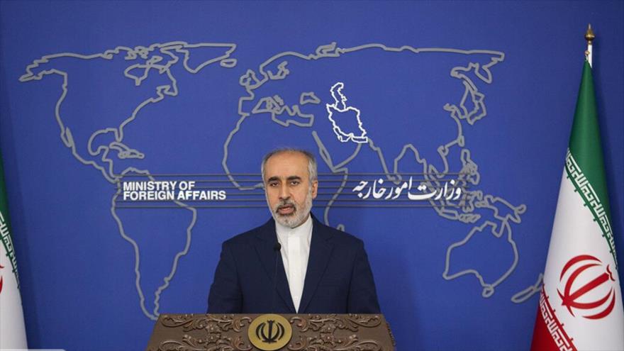 El portavoz de la Cancillería de Irán, Naser Kanani, ofrece una rueda de prensa en Teherán, la capital, 15 de agosto de 2022. (Foto: IRNA)	