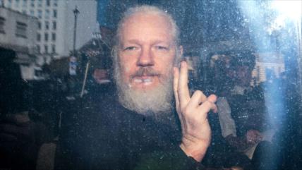 Santa María: CIA violó límites al espiar a periodistas y Assange