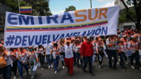 Venezuela, “en pie de lucha”, urge a Argentina a devolver su avión